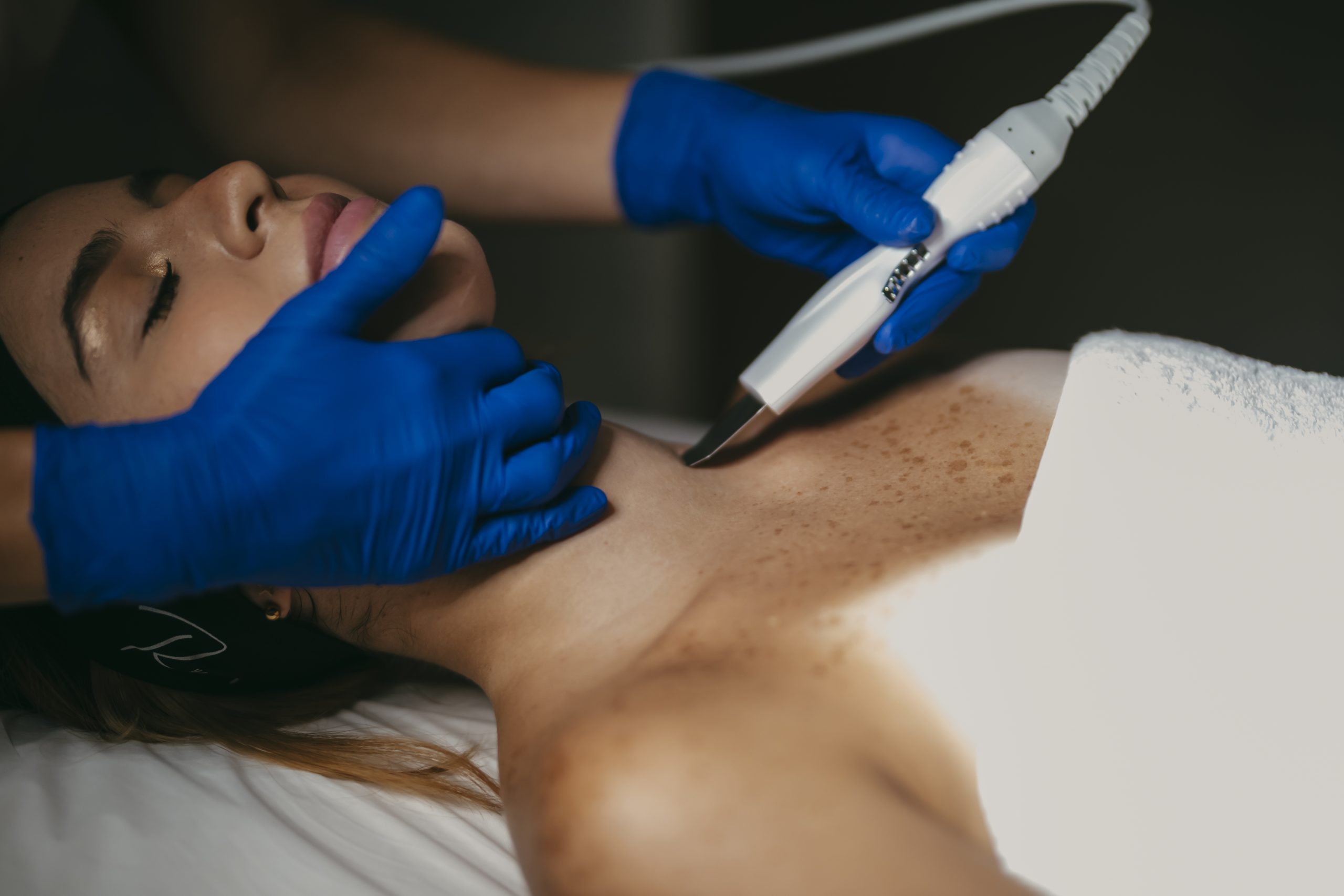 image00085 Tratamiento con herramienta de plastico y punta metálica